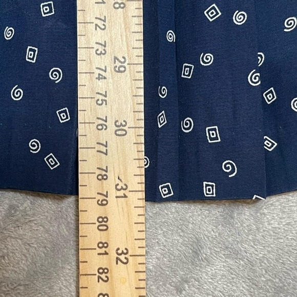 Vintage Haberdashery Leslie Fay Navy Blue Pleated Skirt w/ Shapes - Size 10 - Picture 6 of 8